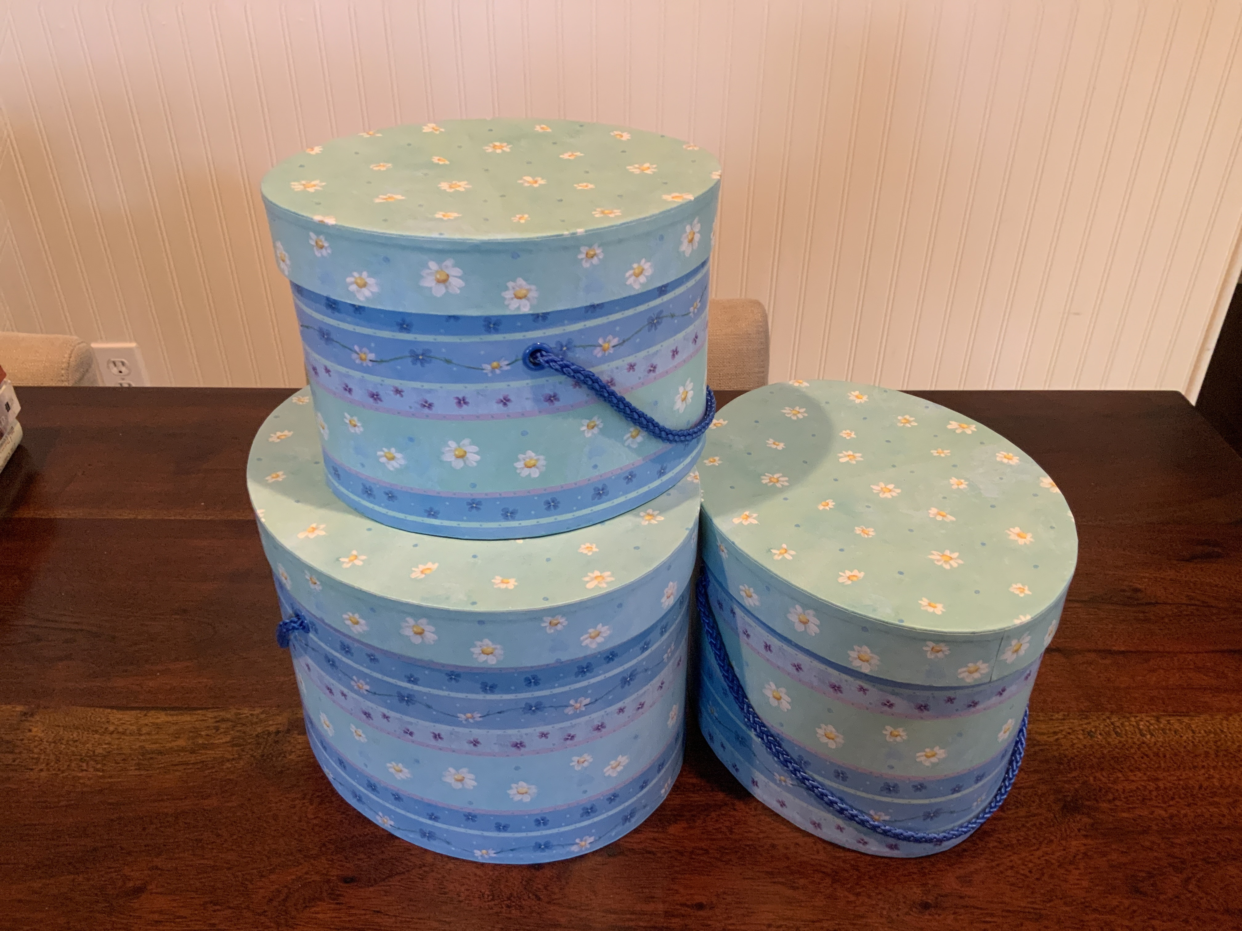 3 Vintage Floral Nesting Hat Boxes